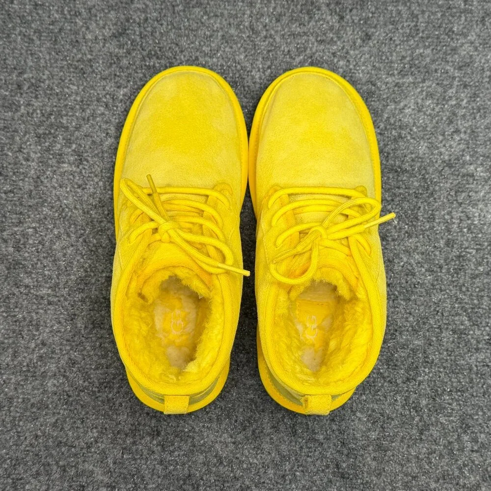 UGG Neumel II Boot Girl's Size‎ 6 Yellow Suede Mid Lace Chukka Winter Sneakers